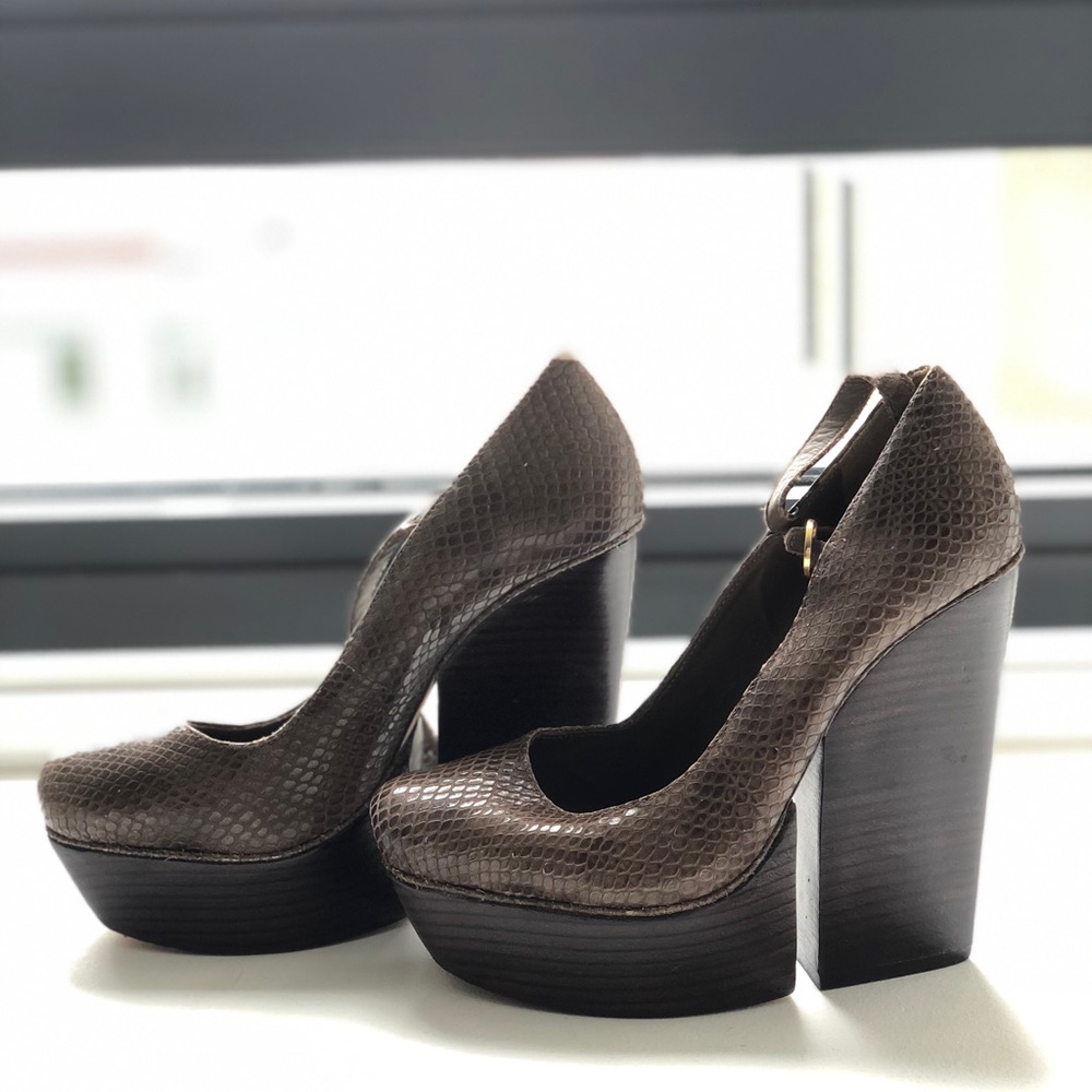 Alice + Olivia snakeskin textured platform wedges